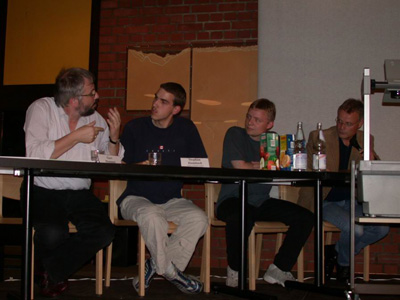 von links nach rechts: Gert Hommel, Stephan Hambach, Marcus Tonat, Moderator Wolfgang Kleinder