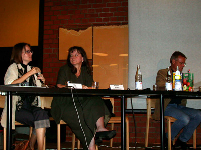 von links nach rechts:  Ilse Grinz, Renate Welter, Moderator Wolfgang Kleinder