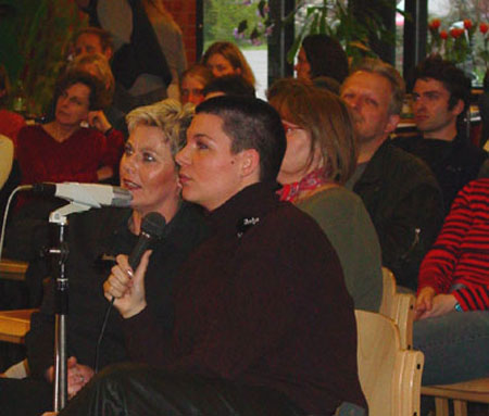 Beide DGS-Dolmetscherinnen haben hervorragend gedolmetscht