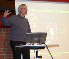 Hans-Holger Miebach erklrt das Zwillingsparadoxon