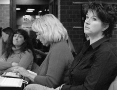 Schriftdolmetscherinnen Gisela Kaul und Cornelia Krajewski